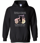 Behind every farm girl who believes in herself is a farmer dad who believed in her first - Gildan Heavy Blend Hoodie